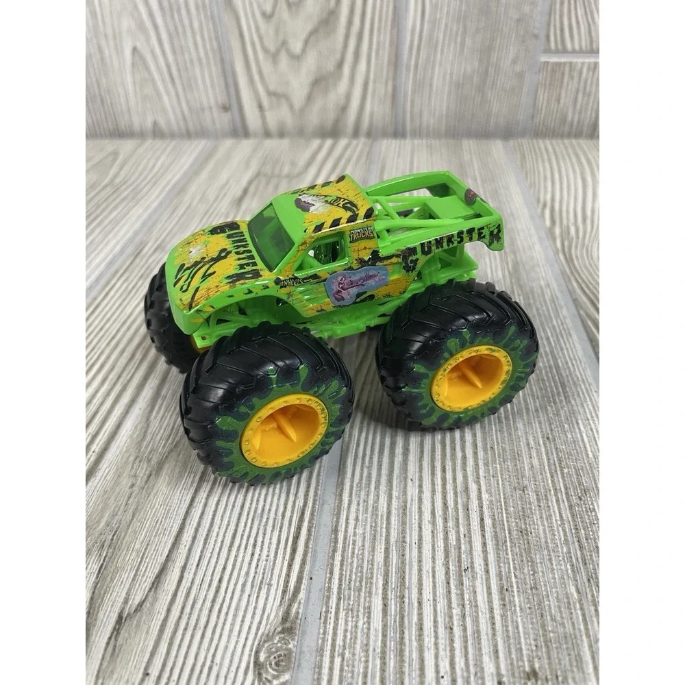 Hot Wheels Monster Jam 1:64 Trucks Lot of 6 Gunkster Slap N Stick Bone Shaker